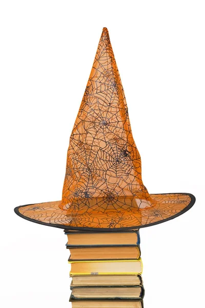 Chapéu Halloween Pilha Livros Isolado Fundo Branco — Fotografia de Stock