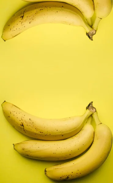 Plátanos Amarillos Frescos Sobre Fondo Papel — Foto de Stock