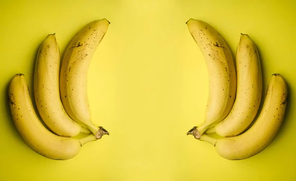 Свіжі Жовті Банани Паперовому Фоні — стокове фото