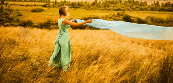 Good Looking Young Blonde Girl Long Hair Standing Autumn Field — Stock Photo, Image