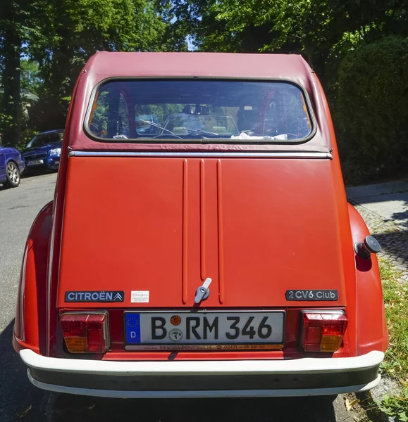 Berlin Germany July 2018 Rear View Red Vintage Citroen 2Cv6 — Stock Photo, Image