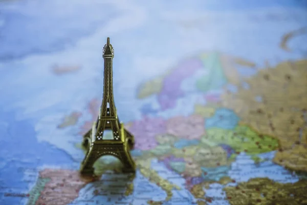 Eiffel Tower Toy World Blue Map Background Empty Copy Space — Stock Photo, Image