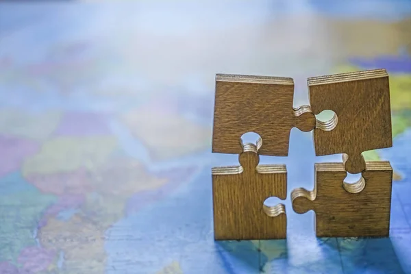 Quatre Puzzles Bois Sur Fond Carte Monde — Photo