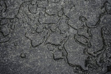 yere düşen yağmur su damla yakın çekim