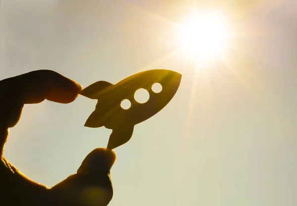 Male Hand Holding Rocket Blue Sky — Stock Photo, Image