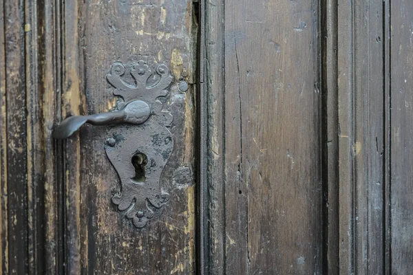 Gagang Pintu Tua Menutup Pegangan Logam Lubang Kunci — Stok Foto