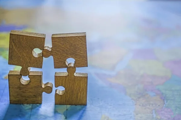 Čtyři Dřevěné Puzzle Pozadí Mapy Světa — Stock fotografie