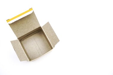 açılan kutu boş kutu beyaz arka plan üzerinde izole. Üstten görünüm.