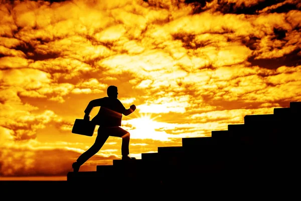 Silueta Empresario Con Estuche Corriendo Escaleras Arriba Fondo Del Cielo — Foto de Stock