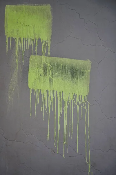 Marcos Pintados Acrílico Verde Abstracto Pared Gris Grunge Con Grietas —  Fotos de Stock