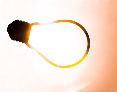 günbatımı güneşli gökyüzü arka plan tabelada ampul. 