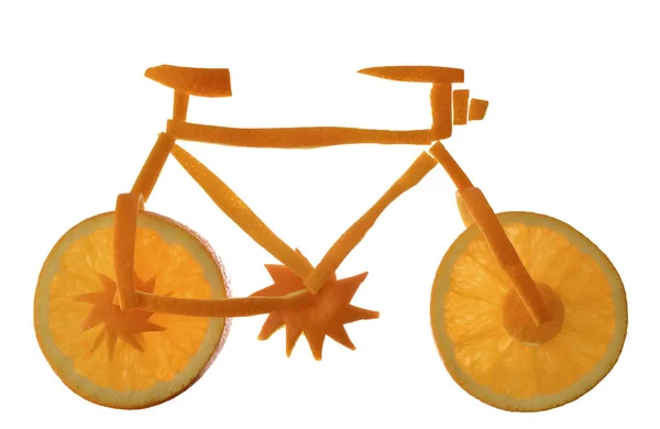 Велосипед Нарезанного Апельсина Изолирован Белом Фоне Идея Веганская Концепция Здоровой — стоковое фото