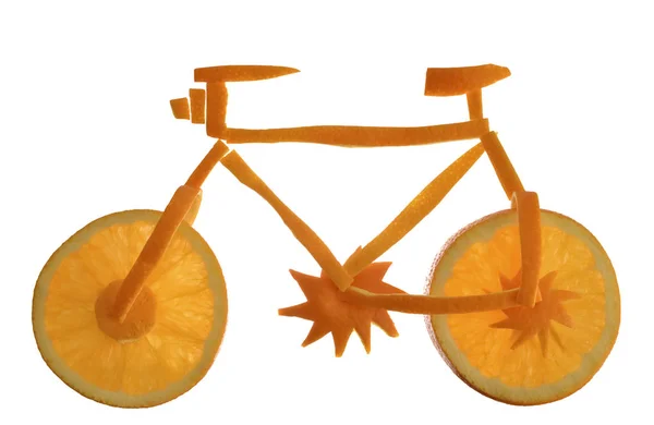 Fahrrad Aus Geschnittenem Orange Isoliert Auf Weißem Hintergrund Idee Veganes — Stockfoto