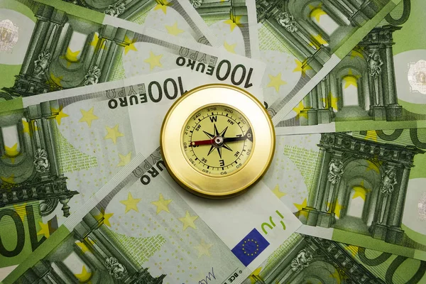 Dourado Bússola Notas Euro Fundo — Fotografia de Stock