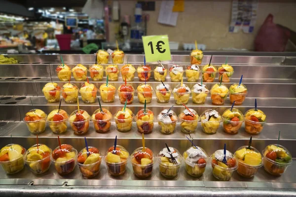 Mercado Frutas Nos Copos Plástico Diversos Frutos Tropicais — Fotografia de Stock