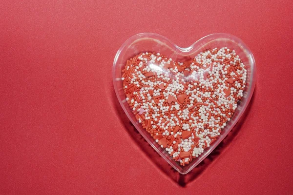 Bonbons Intérieur Boîte Coeur Transparent Sur Fond Rouge Heureuse Idée — Photo