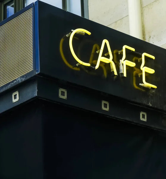 Außenfassade Des Cafés Schwarzes Schild Mit Gelbem Wort Inschrift — Stockfoto