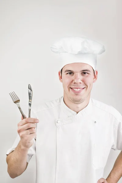 Bava Giovane Chef Uomo Possesso Coltello Forchetta Isolato Sfondo Bianco — Foto Stock