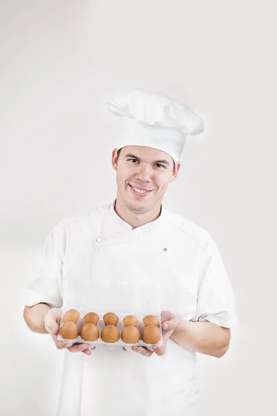 Hermosa Joven Mamá Vistiendo Uniforme Chef Sosteniendo Las Manos Huevos — Foto de Stock