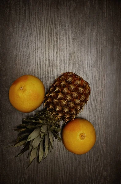 Dos Pomelos Una Piña Signo Símbolo Idea Porcentaje Frutas Encuentran — Foto de Stock