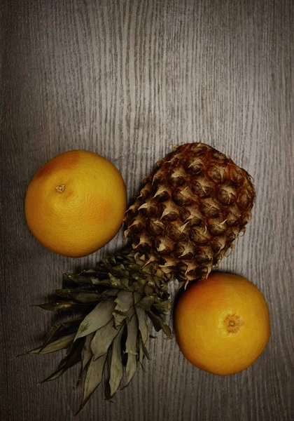 Dos Pomelos Una Piña Signo Símbolo Idea Porcentaje Frutas Encuentran — Foto de Stock