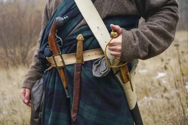 Retro Gamla Saber Kniv Och Åldern Pistol Hänga Bältet Den — Stockfoto