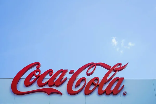 Moscow Russia June 2018 Logo Coca Cola Coke American Carbonated — Stock Photo, Image