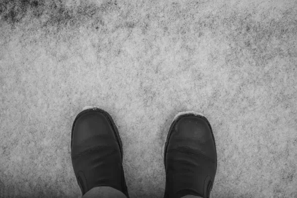 Stivali Pelle Nera Fondo Neve Vista Dall Alto Stagione Invernale — Foto Stock