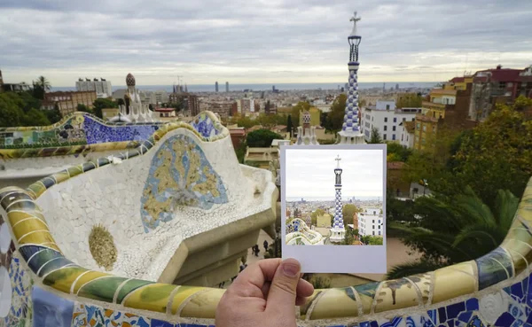 Πέτρινους Τοίχους Στο Πάρκο Γκούελ Θέα Στη Βαρκελώνη Ισπανία Εστίαση — Φωτογραφία Αρχείου