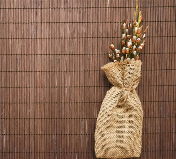 Dalları Çul Tomurcukları Ile Buket Ahşap Bambu Arka Plan — Stok fotoğraf