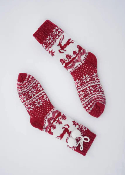 Дві Різдвяні Шкарпетки Сніговому Фоні — стокове фото