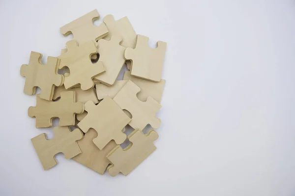 Puzzleteile Aus Holz Isoliert Auf Weißem Hintergrund — Stockfoto