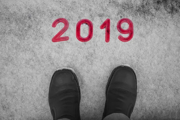 Año Nuevo 2019 Botas Cuero Negro Sobre Fondo Nieve Vista — Foto de Stock