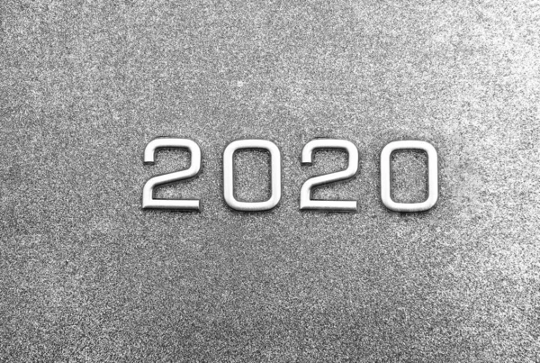 2020 Feliz Ano Novo Número Metal Prata Fundo Cinza Espaço — Fotografia de Stock