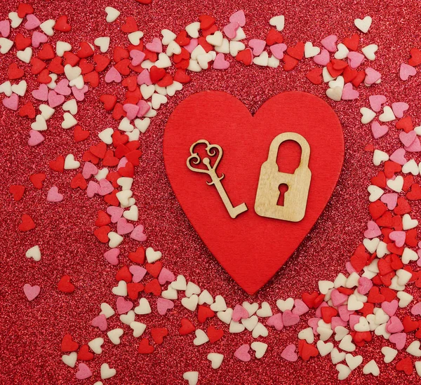 Valentines Design Zablokowane Czerwonym Sercem Drewniane Miłość Koncepcja Obraz Sercem — Zdjęcie stockowe
