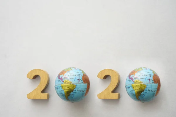 Felice Anno Nuovo 2020 Con Globi Rotondi Isolati Sfondo Bianco — Foto Stock