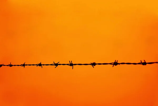 Valla Alambre Púas Cielo Esperanza Fondo — Foto de Stock