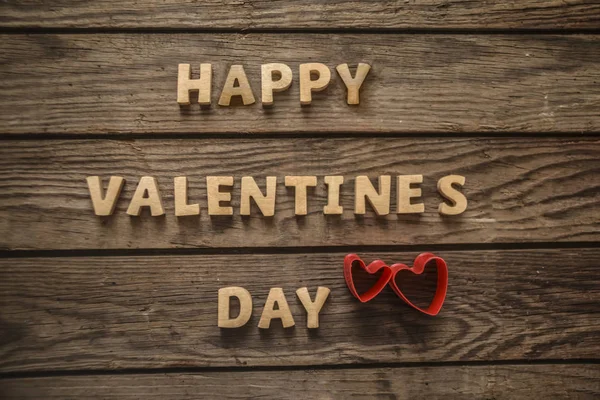 Rusztikus Fából Készült Asztal Két Piros Szív Boldog Valentin Napot — Stock Fotó