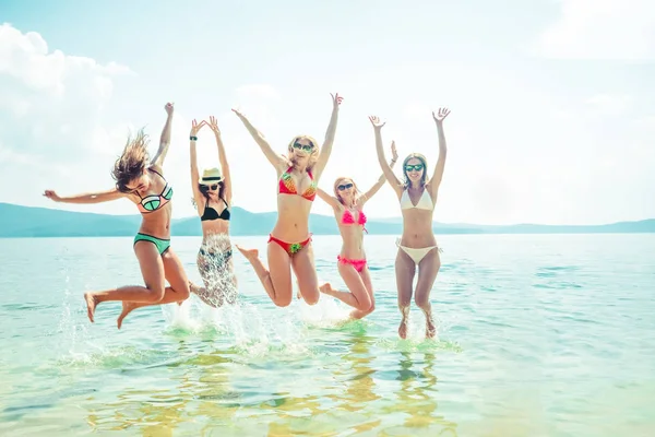 Vue Groupe Amis Amuser Sur Plage Tropicale Été Heure Été — Photo