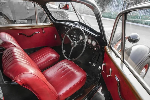 Dentro Del Coche Época Asientos Cuero Rojo — Foto de Stock