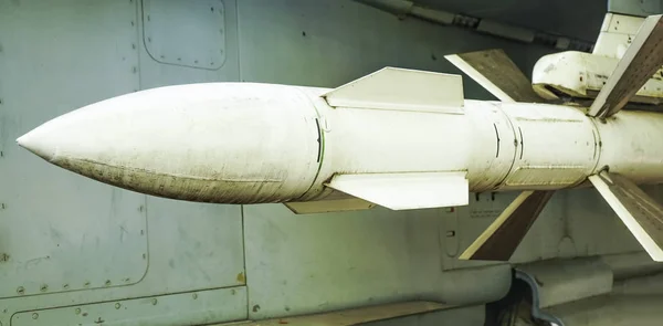 在直升机或飞机上的火箭 俄罗斯大规模毁灭性武器 — 图库照片