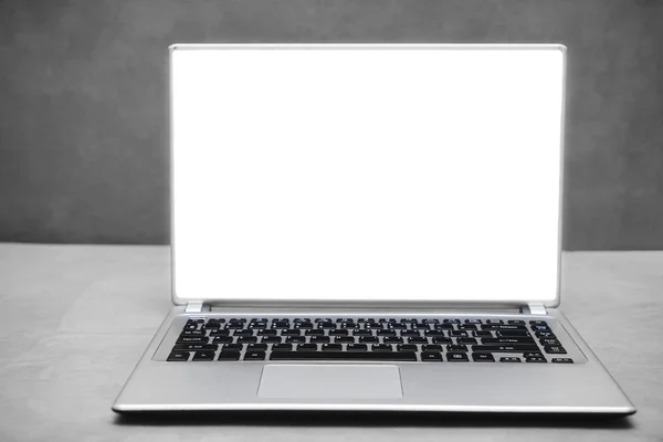 Grau Metallic Laptop Leerer Bildschirm — Stockfoto