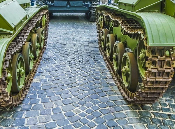 Tres Panzers Vintage Calle Europea Entre Casas Vista Trasera Trasera —  Fotos de Stock
