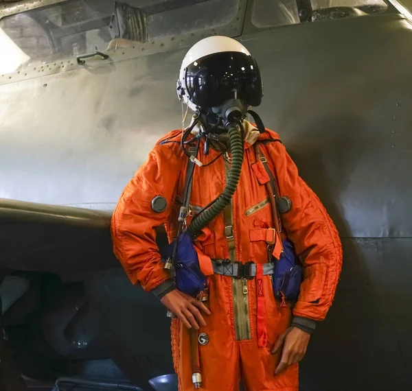 전투기 조종사 헬멧입니다 비행기 조종사의 더미입니다 비행기의 — 스톡 사진