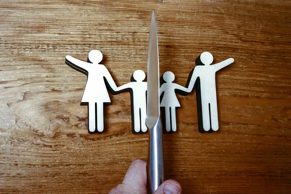 Knife Dividing Whole Family Divorce Idea Wooden Figures Wood Background — Stock Photo, Image