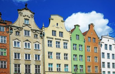 Gdansk, Polonya - 01 Temmuz 2018: Dluga sokak mimari görünümü Gdansk kasaba Polonya eski binalar 