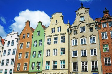 Gdansk, Polonya - 01 Temmuz 2018: Dluga sokak mimari görünümü Gdansk kasaba Polonya eski binalar 
