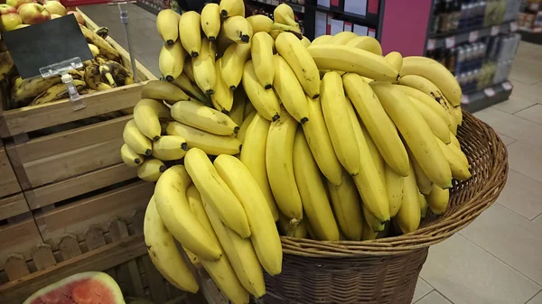 Žluté Banány Supermarketu Košíku — Stock fotografie