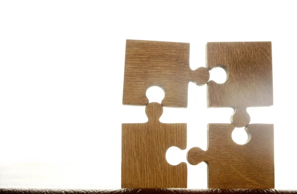 Vier Houten Puzzelstukjes Witte Achtergrond Concept Van Verbindingspersonen — Stockfoto