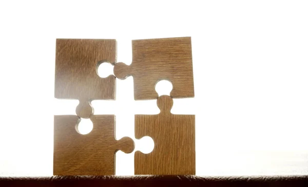 Vier Holzpuzzleteile Auf Weißem Hintergrund Konzept Des Verbindungsmenschen — Stockfoto